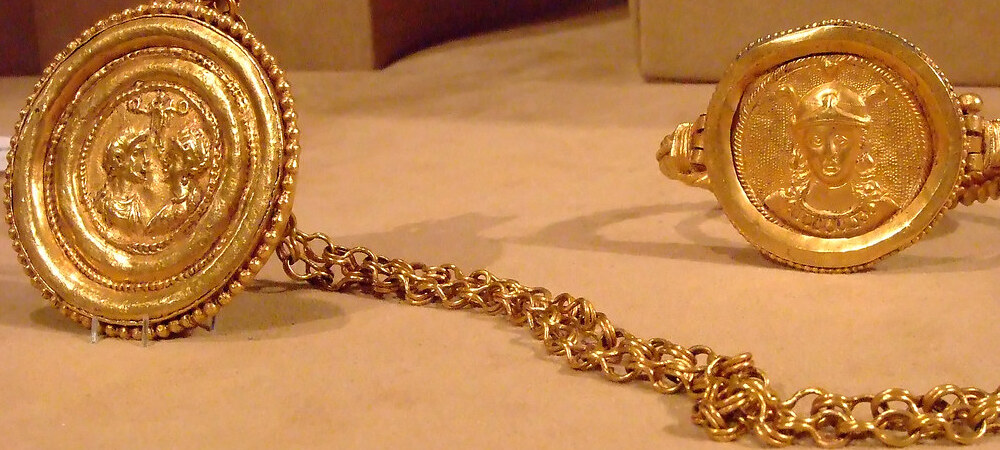 Choosing the Perfect Byzantine Chain Necklace